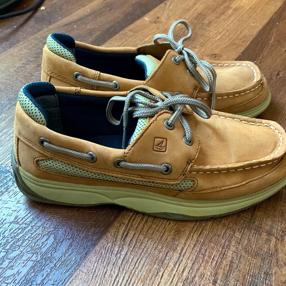 Sperry Topsiders worn probably 4 times boys size 3